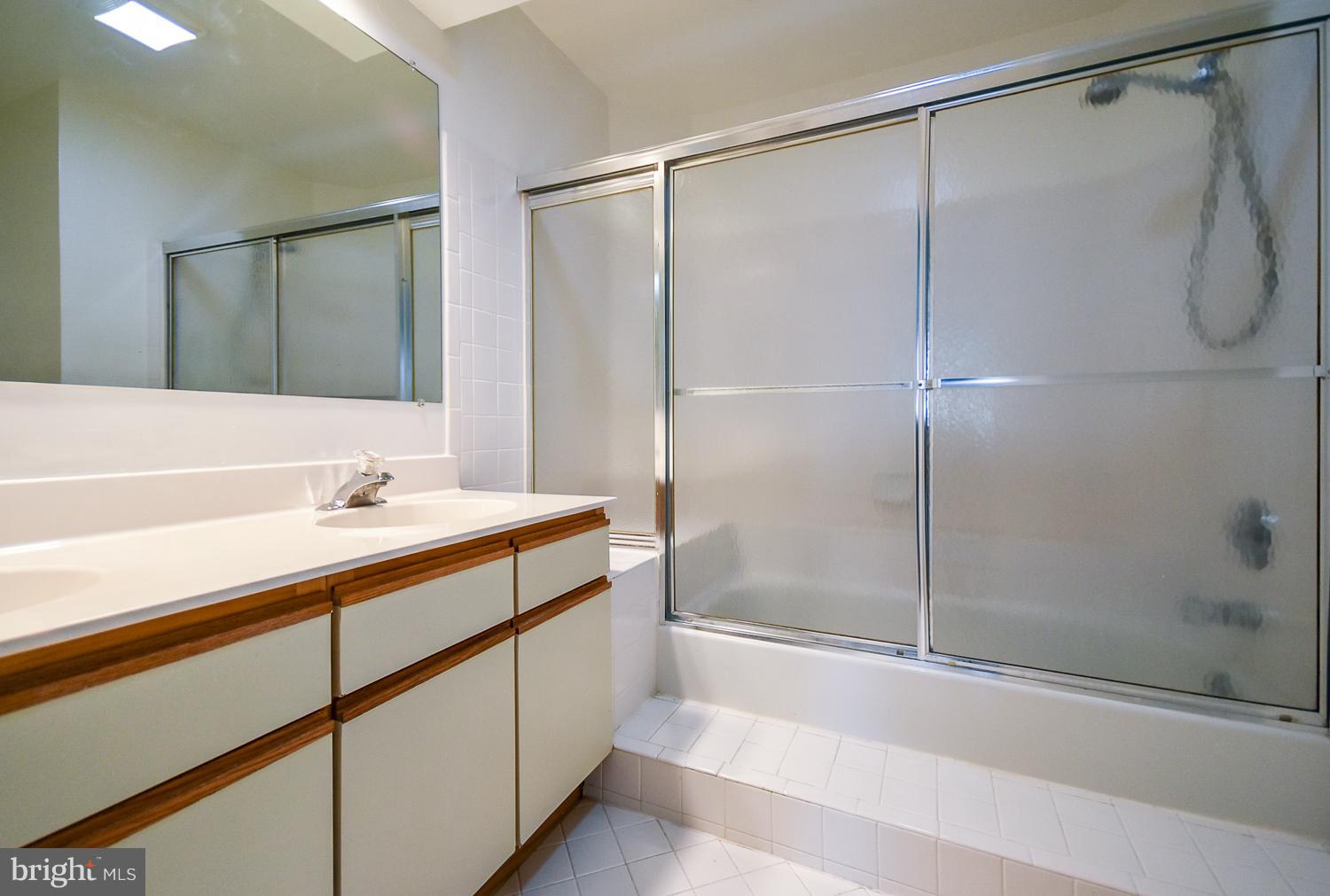 13708 Modrad Way, Unit 7B23 Silver Spring, MD 20904 - Photo 14 of 22 Bedroom (Master)