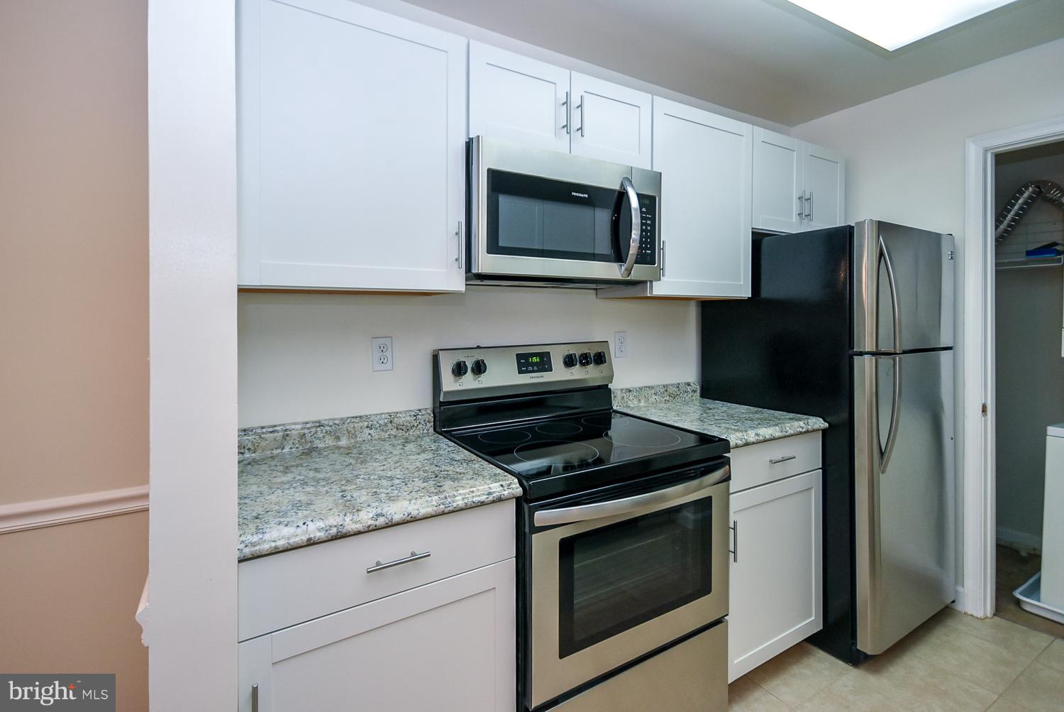 13708 Modrad Way, Unit 7B23 Silver Spring, MD 20904 - Photo 9 of 22 Kitchen