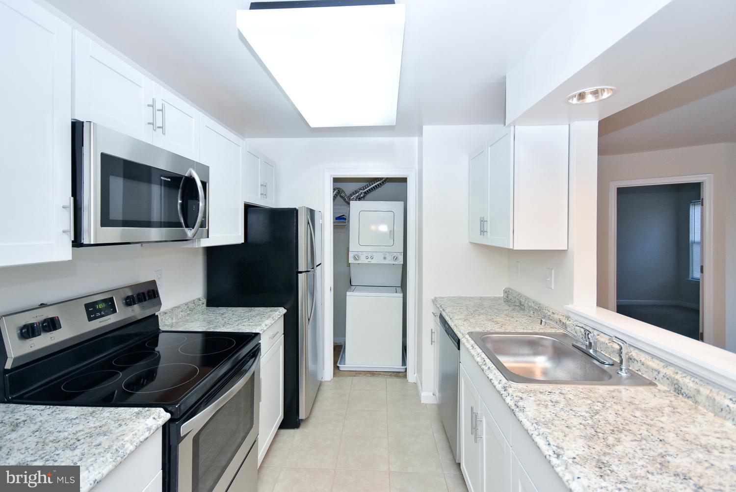 13708 Modrad Way, Unit 7B23 Silver Spring, MD 20904 - Photo 10 of 22 Kitchen