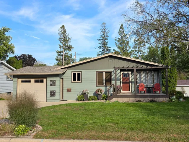 $314,900 | 445 6th Street Southwest, Plainview, MN 55964