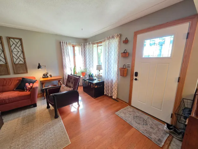 $314,900 | 445 6th Street Southwest, Plainview, MN 55964