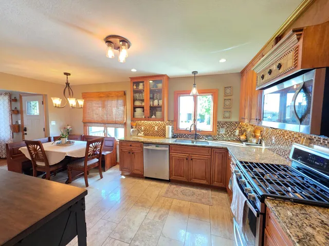 $314,900 | 445 6th Street Southwest, Plainview, MN 55964