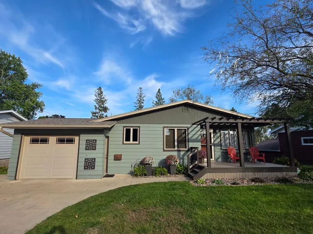 $314,900 | 445 6th Street Southwest, Plainview, MN 55964