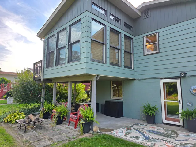 $314,900 | 445 6th Street Southwest, Plainview, MN 55964