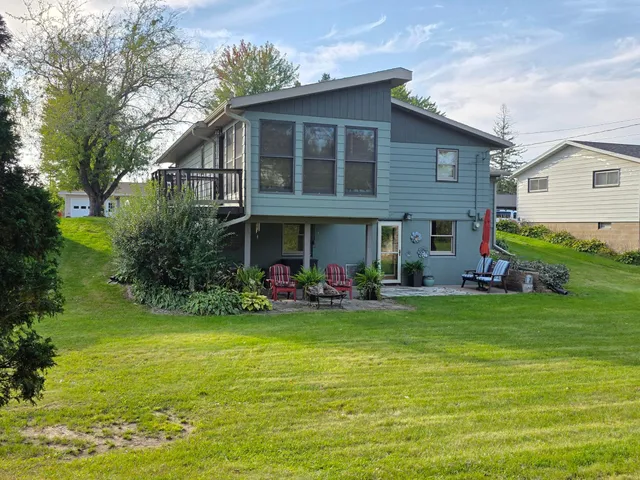 $314,900 | 445 6th Street Southwest, Plainview, MN 55964