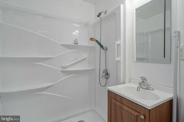 $2,200 | 30 South Railroad Avenue, Gloucester City, NJ 08030