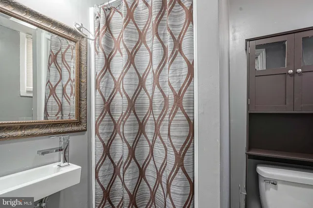 $2,200 | 30 South Railroad Avenue, Gloucester City, NJ 08030