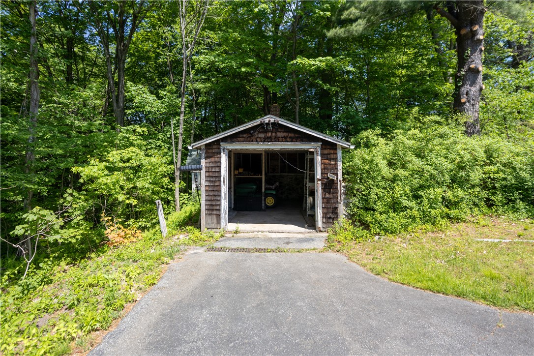 48 Brayton Road Smithfield, RI 02917 - Photo 9 of 47