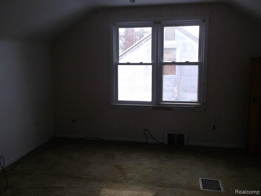 9216 Trinity Street Detroit, MI 48228 - Photo 9 of 11 DSCF2433.jpg