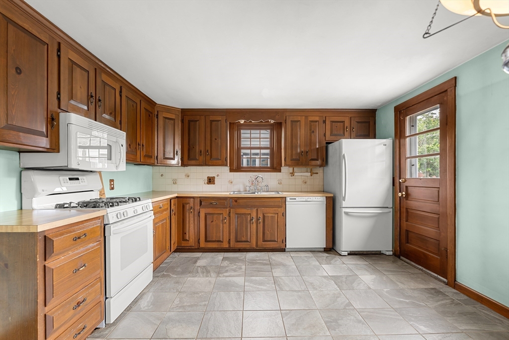 18 Iverson Road Beverly, MA 01915 - Photo 9 of 31 Gallery Image 9