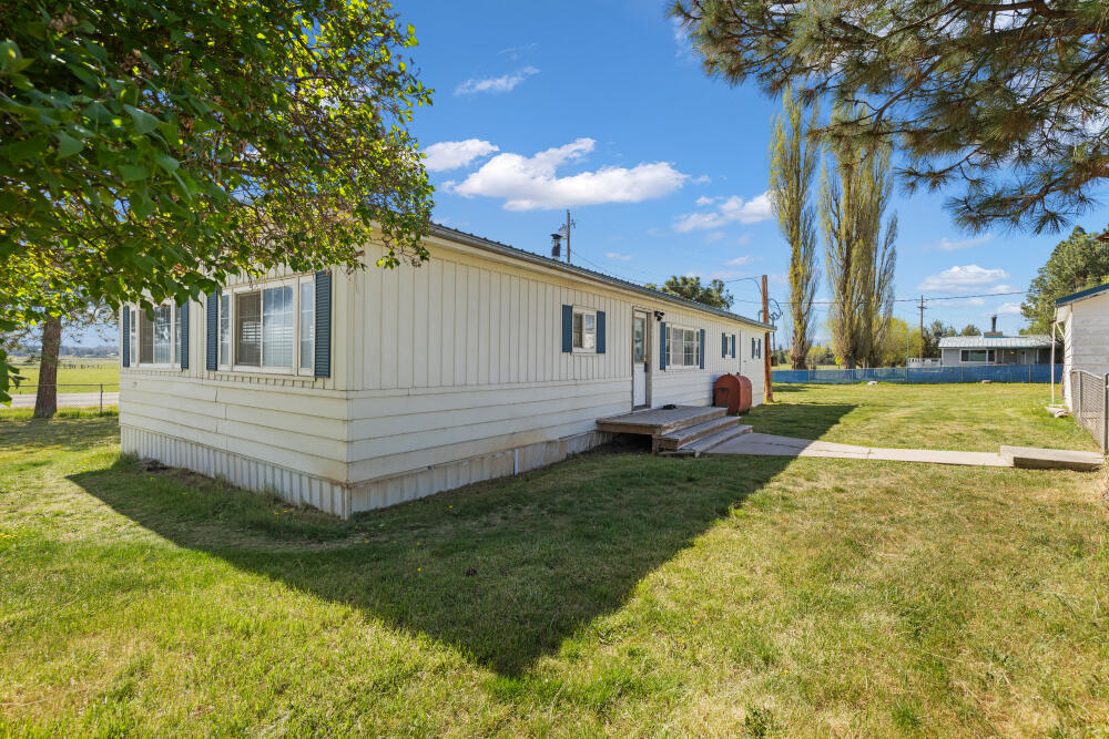 18918 Edler Street Bly, OR 97622 - Photo 4 of 23 18918EdlerSt-17