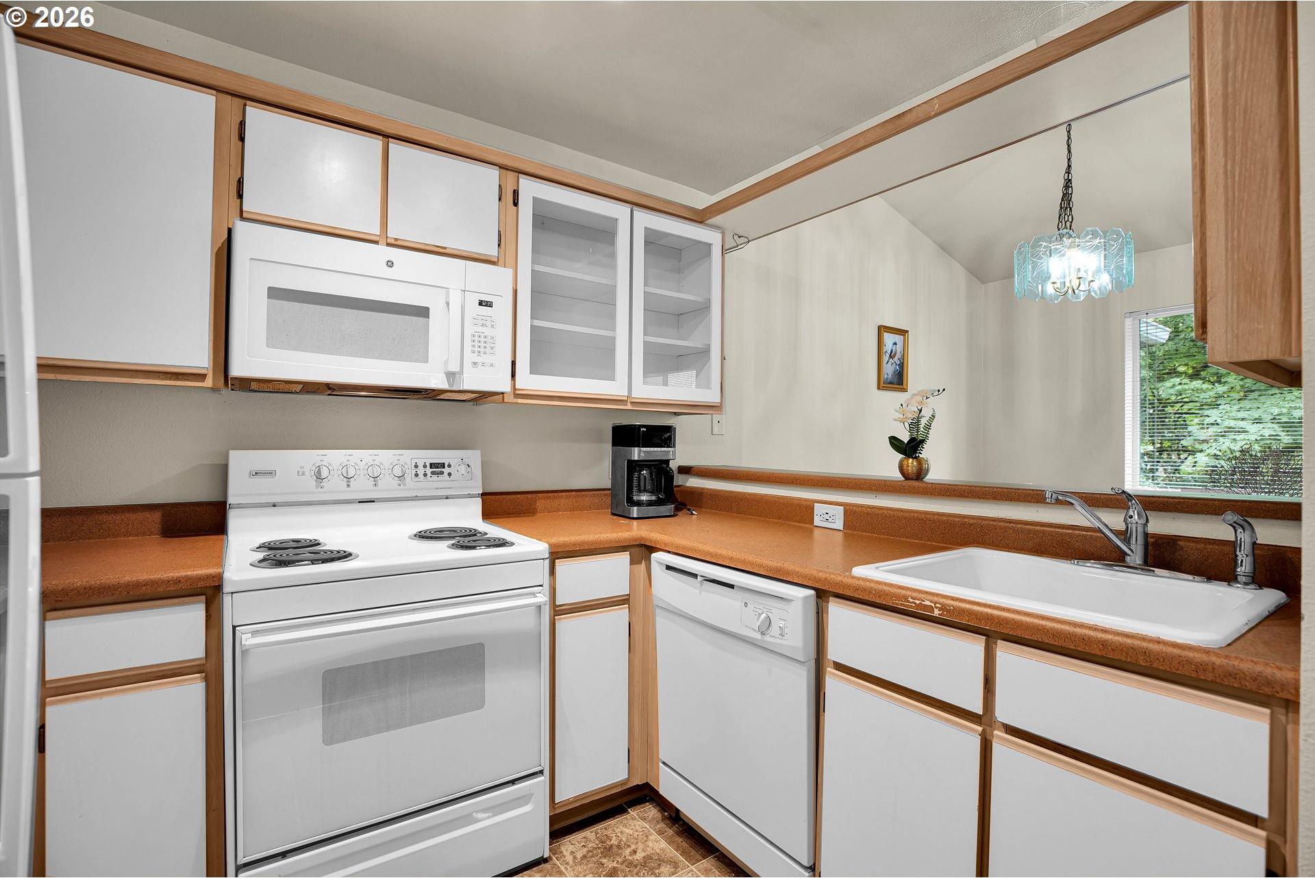 5130 Southwest Multnomah Boulevard, Unit L Portland, OR 97219 - Photo 7 of 48 Gallery Image 7