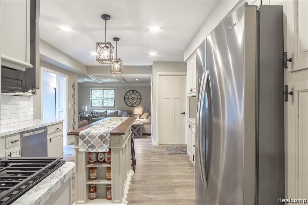 2810 Sandhurst Rochester Hills, MI 48307 - Photo 9 of 33