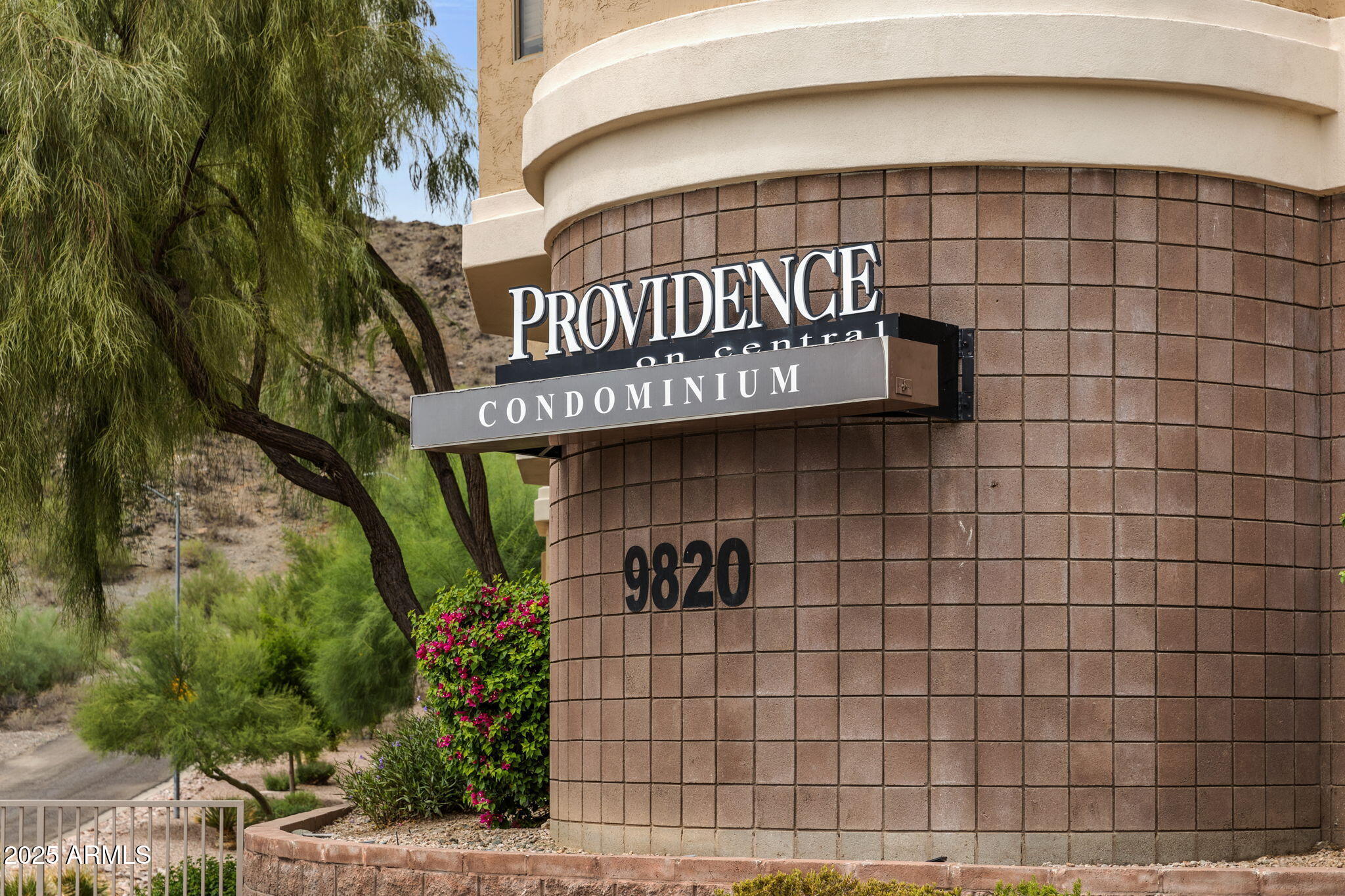 9820 North Central Avenue, Unit 317 Phoenix, AZ 85020 - Photo 26 of 26 a view of a brick building