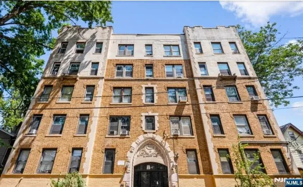 $1,400 | 17 Elwood Place, Unit 305, Newark, NJ 07104