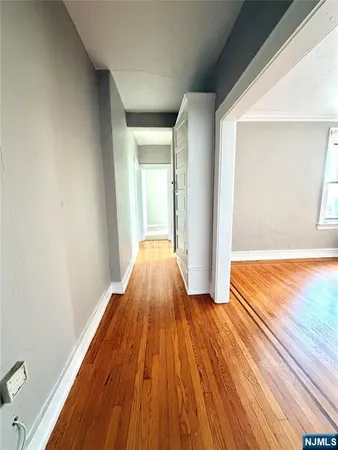 $1,400 | 17 Elwood Place, Unit 305, Newark, NJ 07104