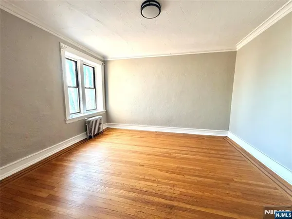 $1,400 | 17 Elwood Place, Unit 305, Newark, NJ 07104