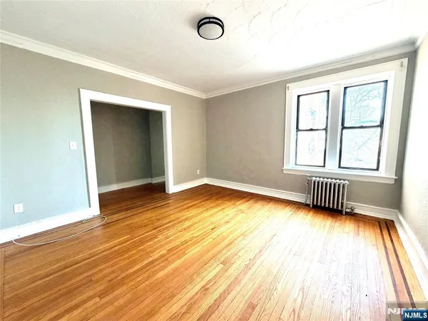 $1,400 | 17 Elwood Place, Unit 305, Newark, NJ 07104