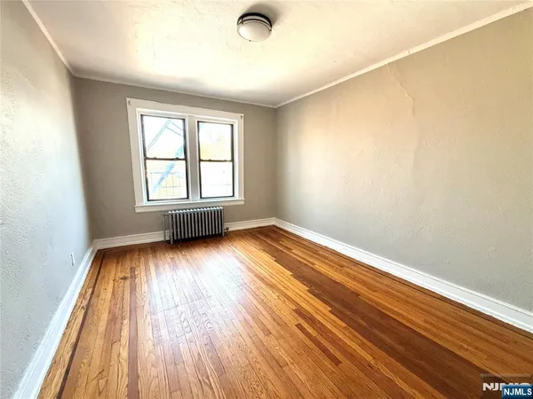$1,400 | 17 Elwood Place, Unit 305, Newark, NJ 07104