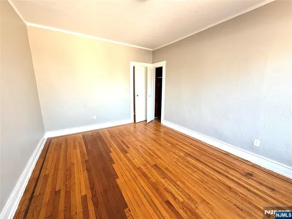 $1,400 | 17 Elwood Place, Unit 305, Newark, NJ 07104