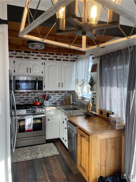832 Magnolia Road Hellertown, PA 18055 - Photo 3 of 22 Gallery Image 3