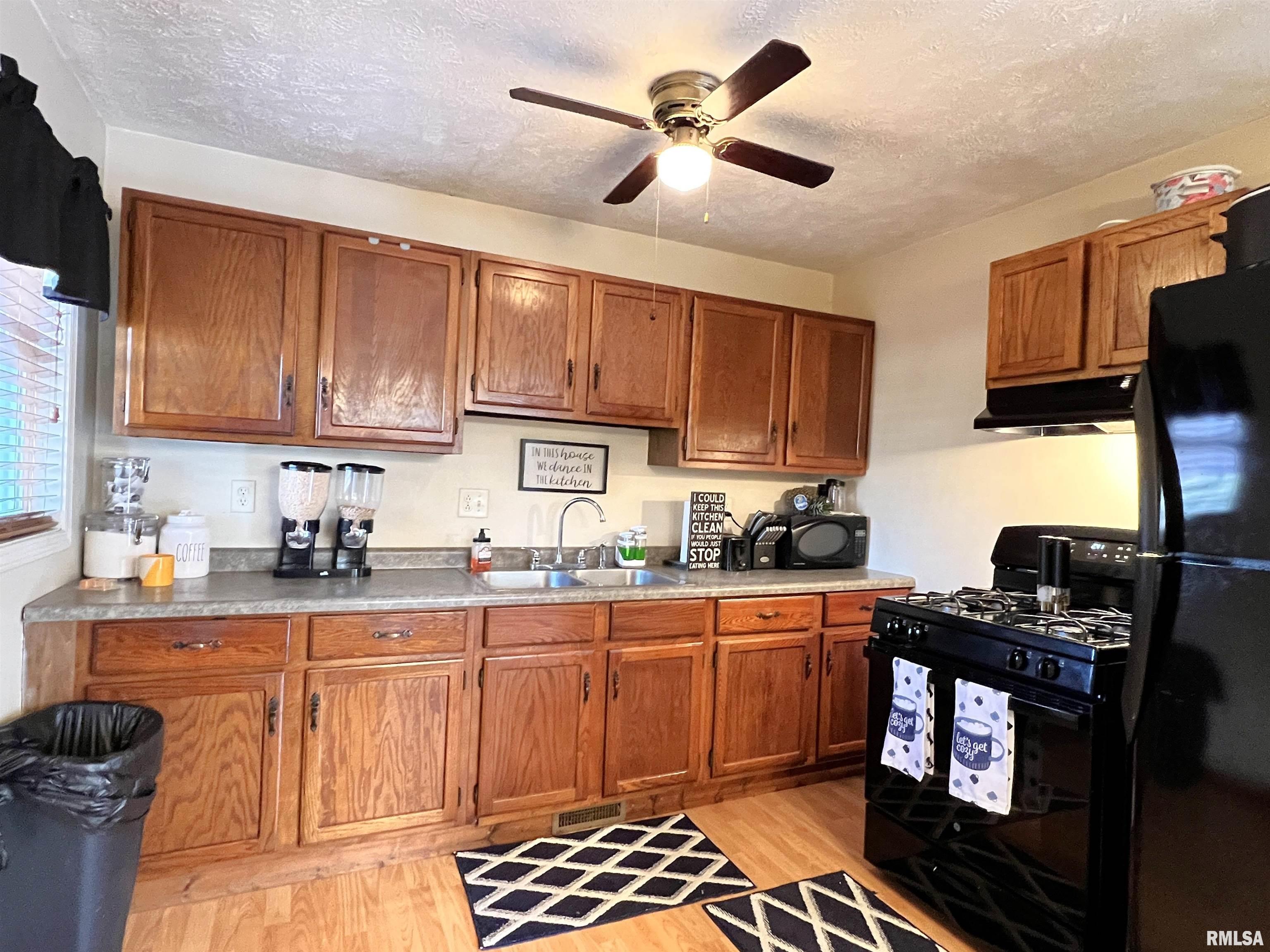63 Lilac Lane Springfield, IL 62702 - Photo 4 of 31 Gallery Image 4