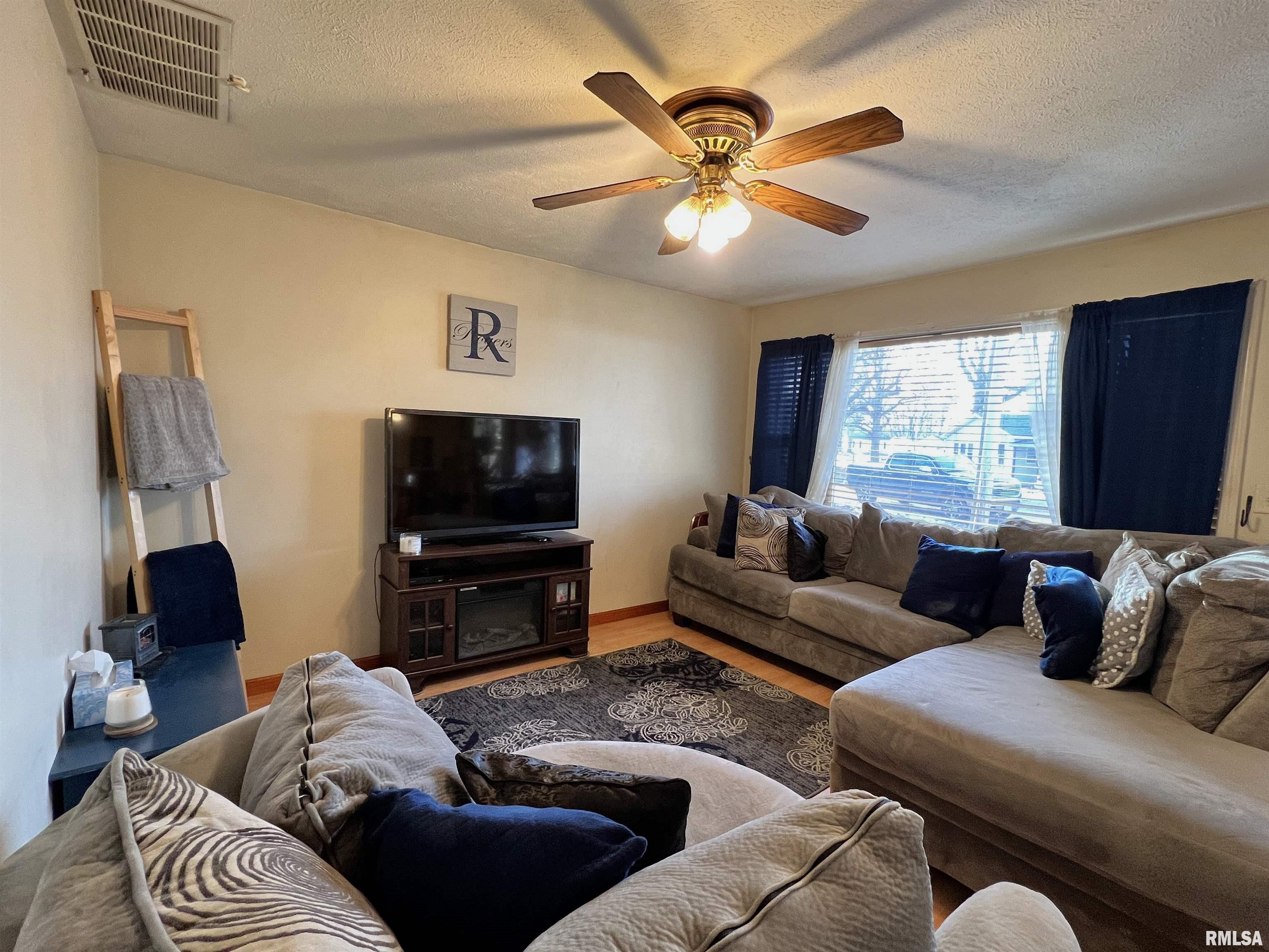 63 Lilac Lane Springfield, IL 62702 - Photo 8 of 31 Gallery Image 8
