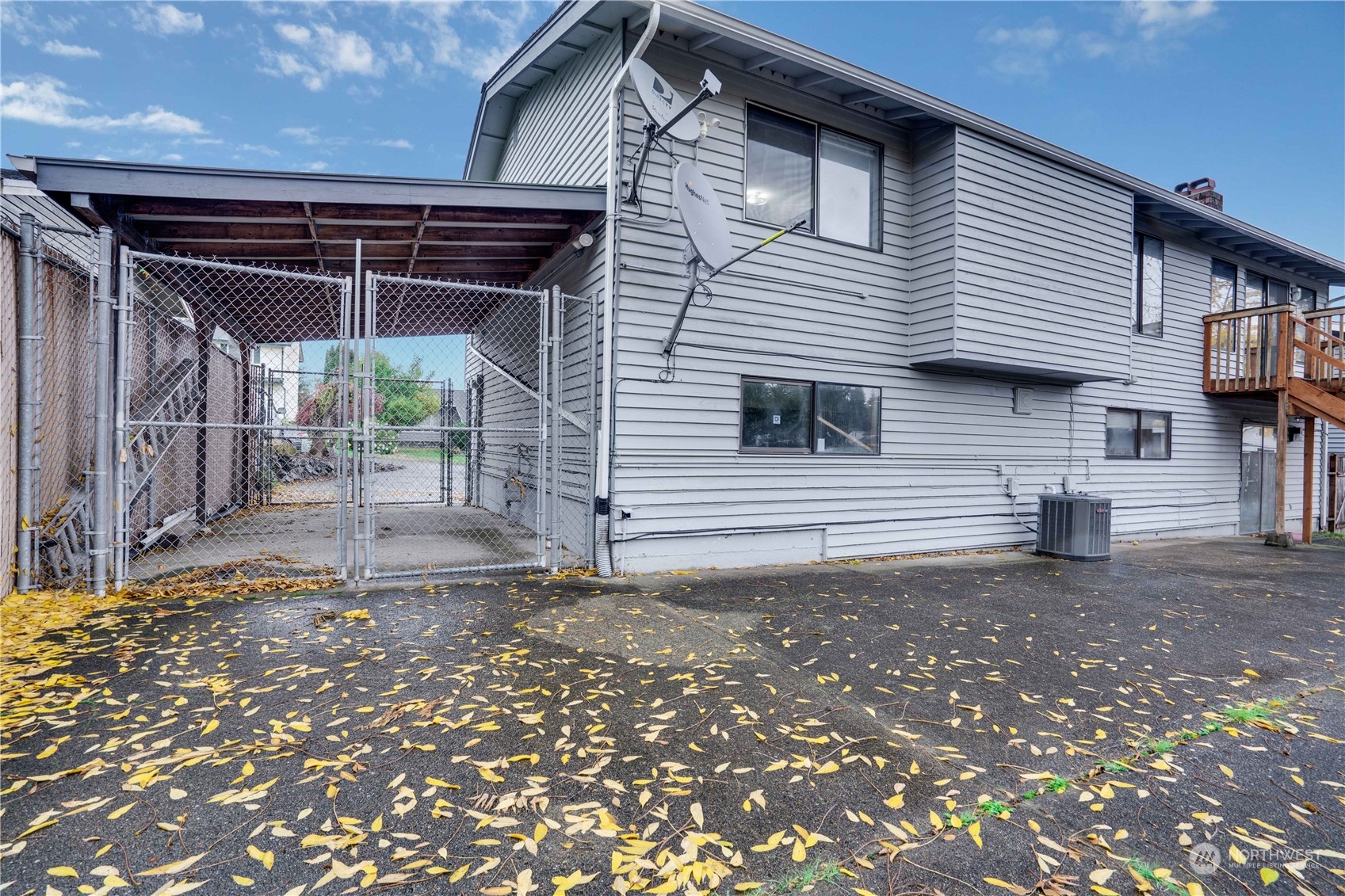 2813 Southwest 342nd Street Federal Way, WA 98023 - Photo 31 of 34 a backyard of a house