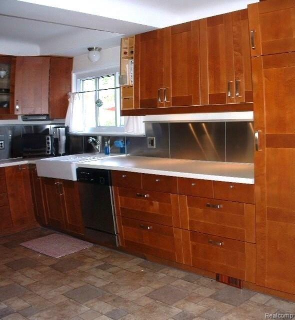 23110 Power Road Farmington, MI 48336 - Photo 7 of 26 Kitch.jpg
