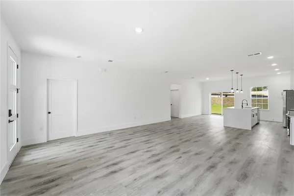 $279,900 | 2861 West Dellwood Street, Dunnellon, FL 34433