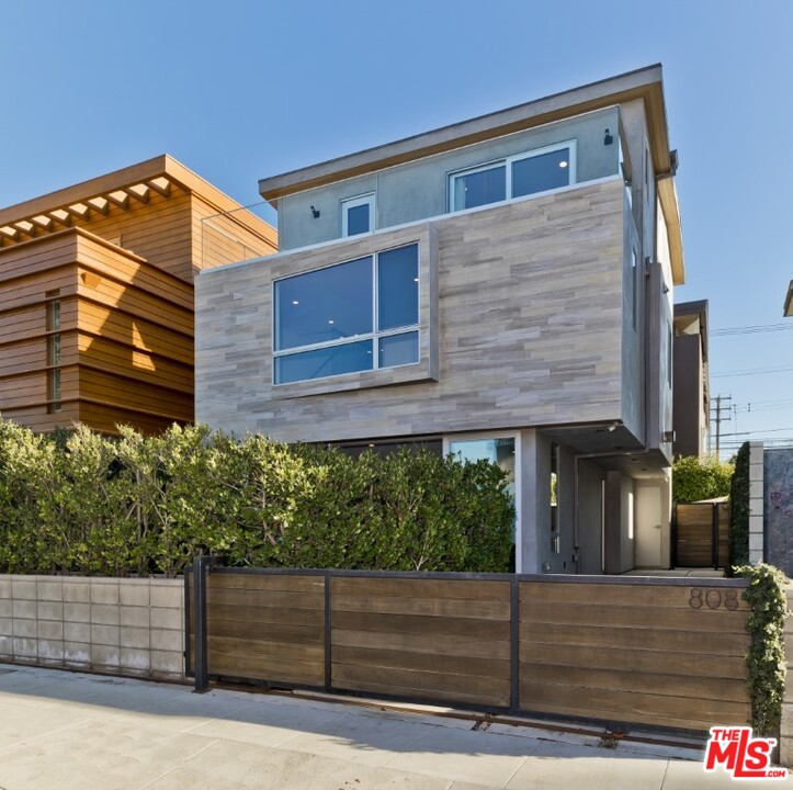 808 Brooks Avenue Venice, CA 90291 - Photo 1 of 47 a view of a house with a street