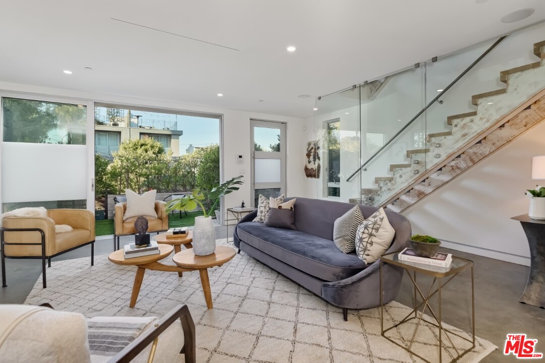 808 Brooks Avenue Venice, CA 90291 - Photo 12 of 47 a living room with furniture and a large window