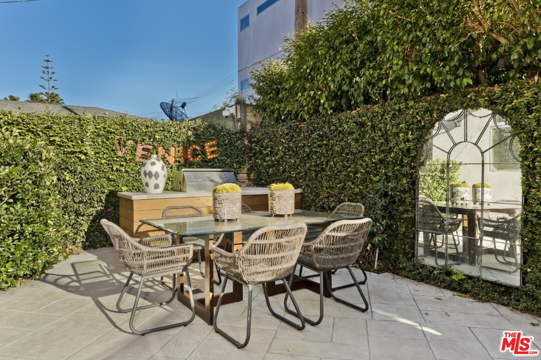 808 Brooks Avenue Venice, CA 90291 - Photo 20 of 47 a view of a patio with table and chairs and potted plants
