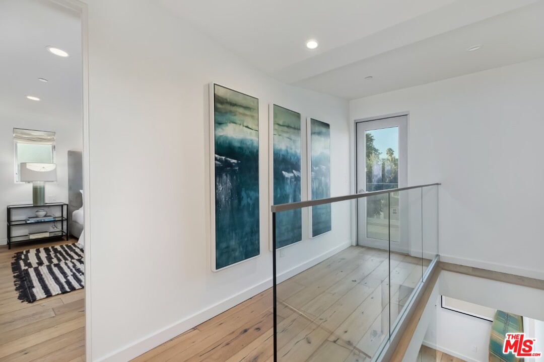 808 Brooks Avenue Venice, CA 90291 - Photo 27 of 47 a view of entryway with wooden floor