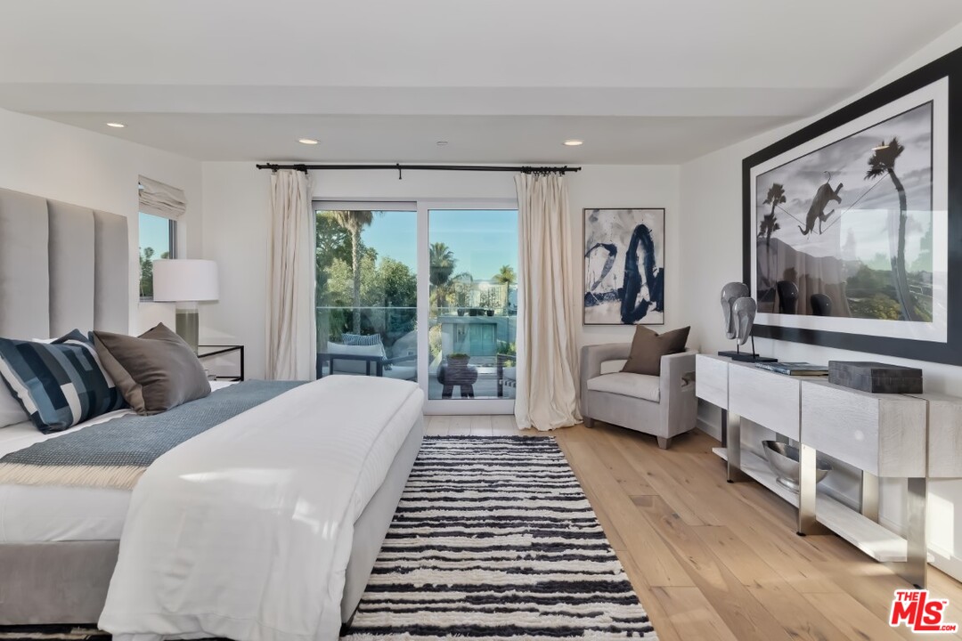 808 Brooks Avenue Venice, CA 90291 - Photo 29 of 47 a bedroom with furniture and a flat screen tv