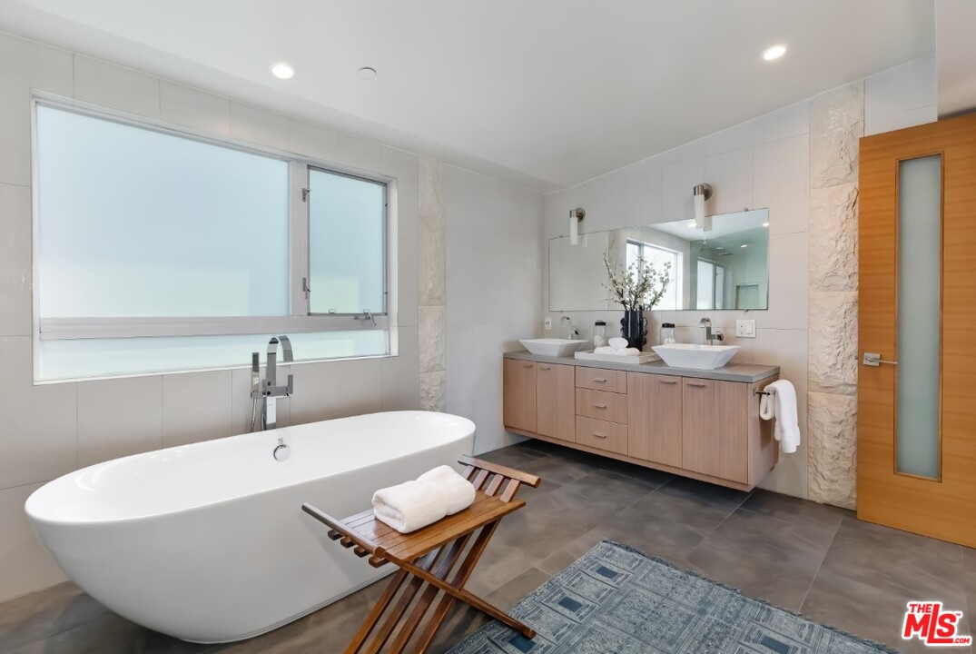 808 Brooks Avenue Venice, CA 90291 - Photo 30 of 47 a bathroom with a sink mirror and a bathtub