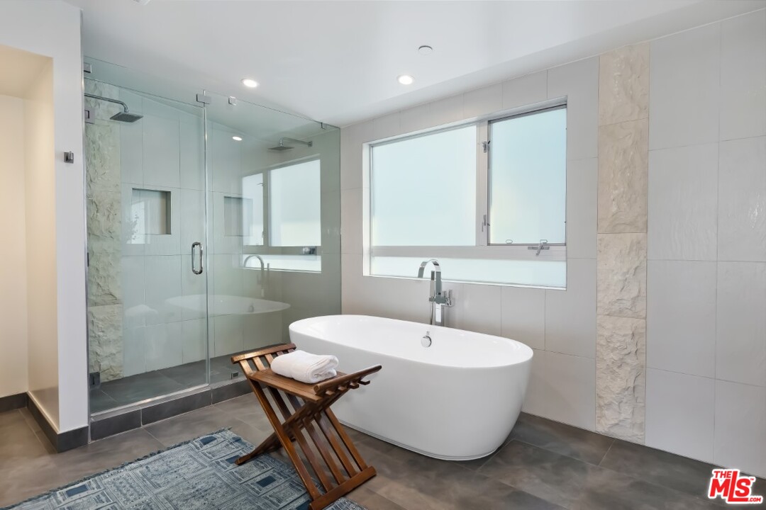 808 Brooks Avenue Venice, CA 90291 - Photo 31 of 47 a bathroom with a sink and a mirror