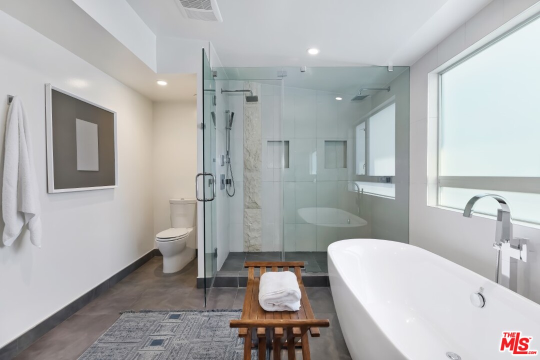 808 Brooks Avenue Venice, CA 90291 - Photo 32 of 47 a bathroom with a sink toilet and shower