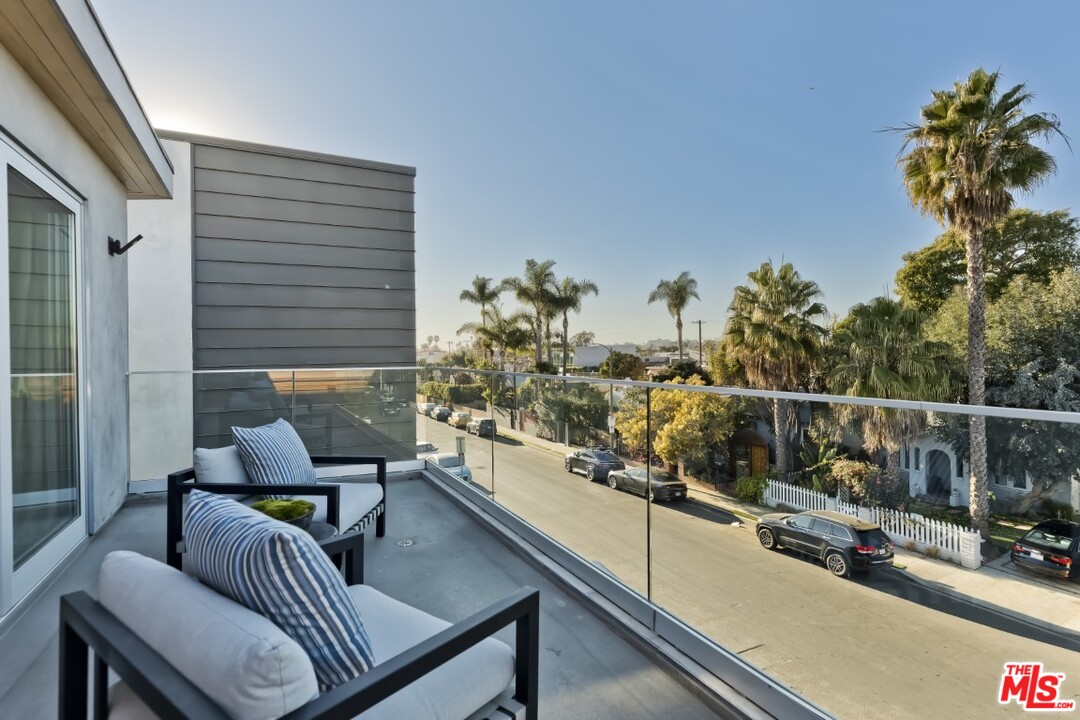 808 Brooks Avenue Venice, CA 90291 - Photo 36 of 47 a view of balcony with furniture