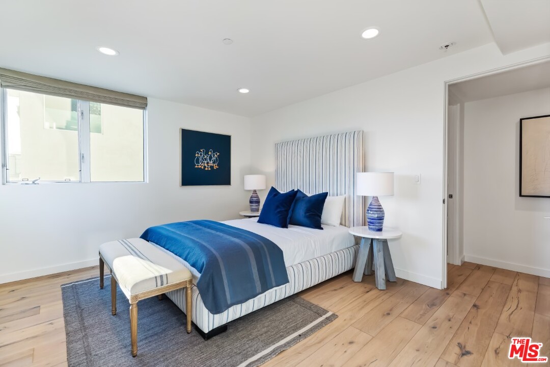 808 Brooks Avenue Venice, CA 90291 - Photo 38 of 47 a bedroom with a bed and a wooden floor
