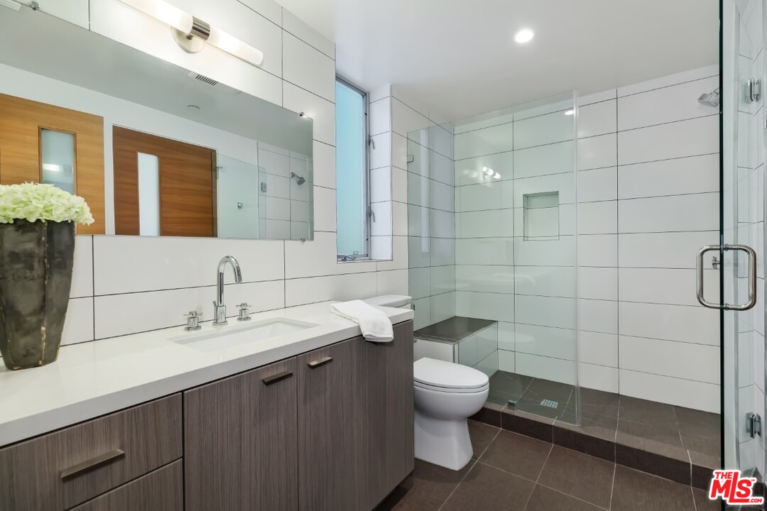 808 Brooks Avenue Venice, CA 90291 - Photo 42 of 47 a bathroom with a double vanity sink toilet and shower