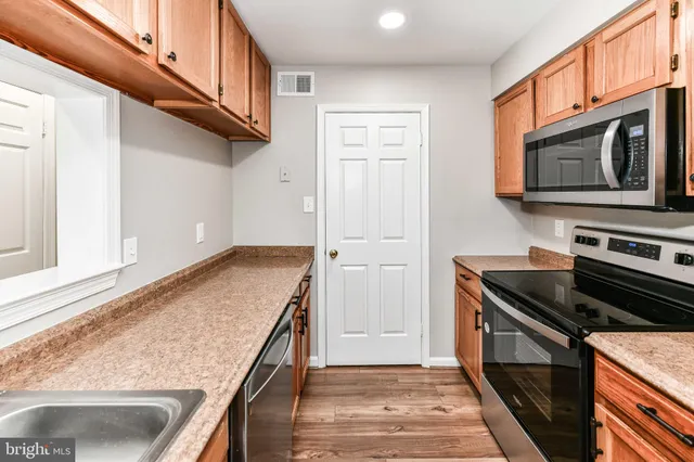 $2,100 | 8616 Shadwell Drive, Unit 63, Alexandria, VA 22309