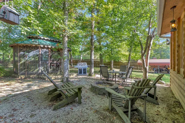 a en suite bathroom with a shower