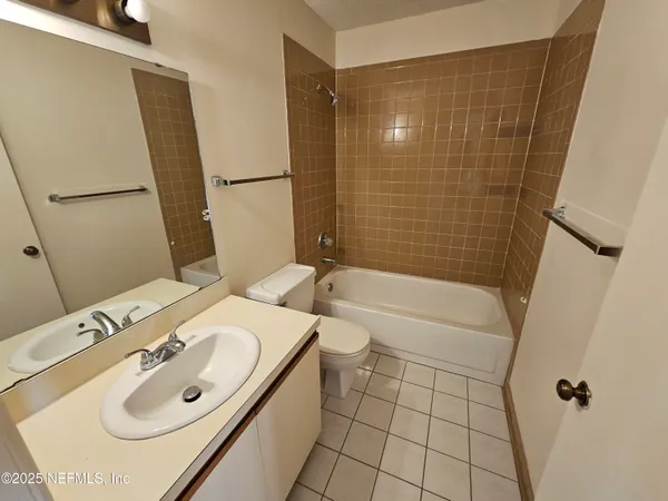 $1,700 | 1307 River Hills Circle East, Unit 16, Jacksonville, FL 32211