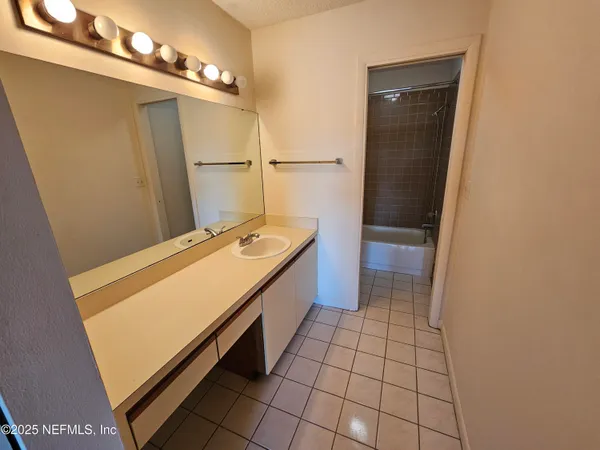 $1,700 | 1307 River Hills Circle East, Unit 16, Jacksonville, FL 32211