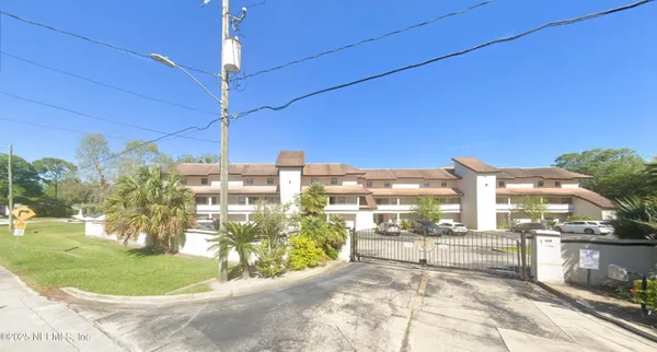 $1,700 | 1307 River Hills Circle East, Unit 16, Jacksonville, FL 32211