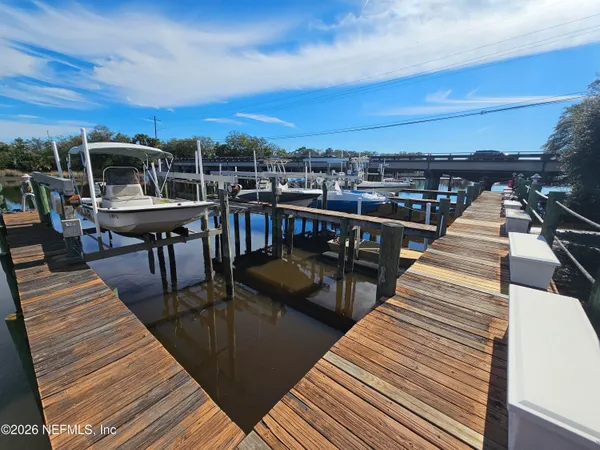 $1,700 | 1307 River Hills Circle East, Unit 16, Jacksonville, FL 32211