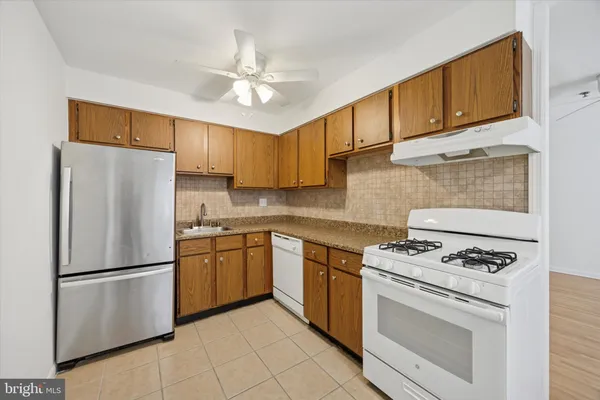 $160,000 | 1600 Church Road, Unit C207, Wyncote, PA 19095