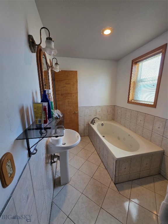 331 North Walnut Street Dillon, MT 59725 - Photo 15 of 30 Main Full bathroom w/jeted tub