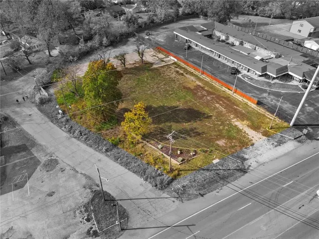 $240,000 | 10305 East Us 40 Highway, Independence, MO 64055